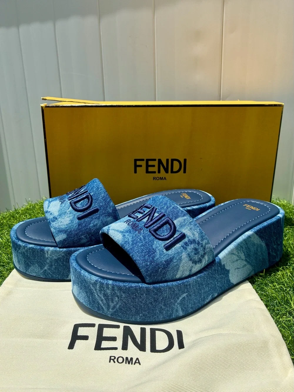 FENDI SUNSHINE BLUE DENIM PLATFORM SLIDE SANDALS EMBROIDERED LOGO SZ 39.5 NEW